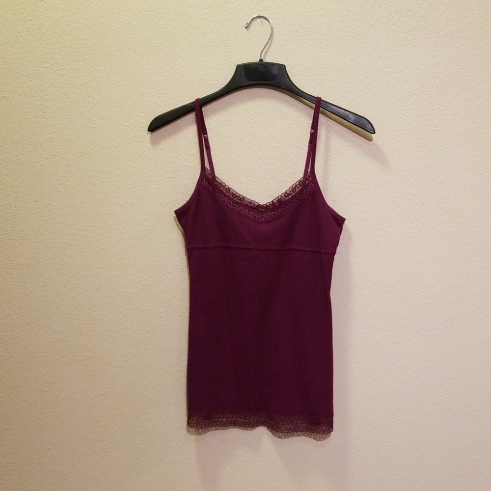 Burgundy V-neck camisole with lace detail, M.